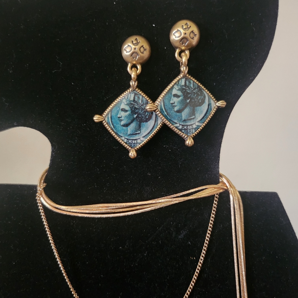 Patricia Nash Cameo Dangle Gold Pierce Earrings New - Picture 7 of 8